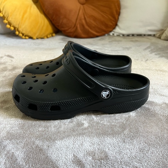 Black Classic Clog Crocs - Picture 6 of 7